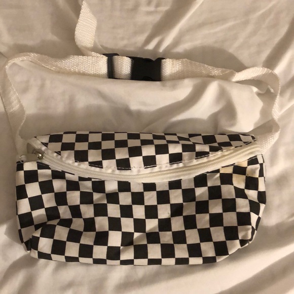 vans checkerboard fanny pack